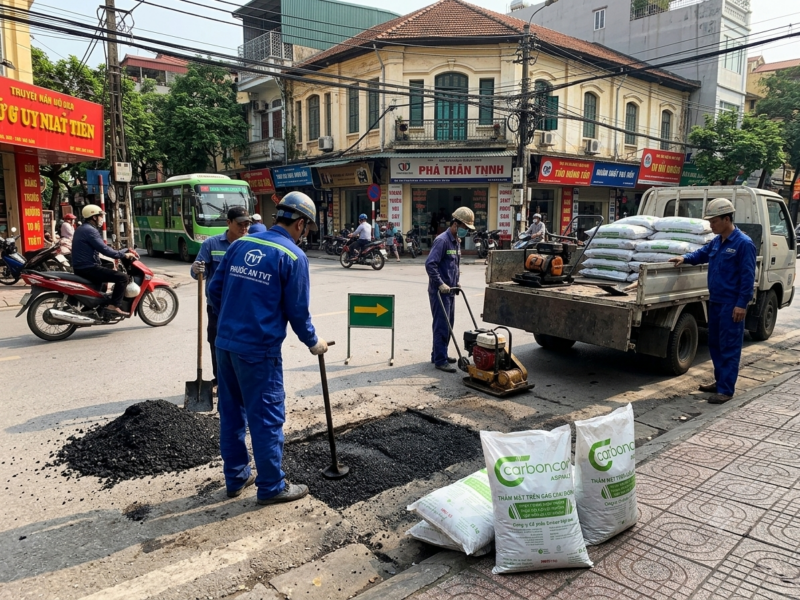 thi công dặm vá nhựa đường nguội bê tông asphalt Hà Nội
