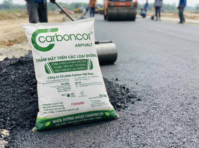 Cận cảnh bề mặt bê tông nhựa đường trộn sẵn Hoàng Mai sau khi lu lèn