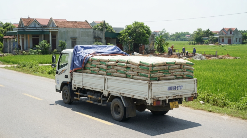 Xe chở bê tông nhựa đường trộn sẵn Hoàng Mai thi công mặt đường